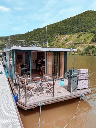 Polich Boat Rental | Lilly das Hausboot