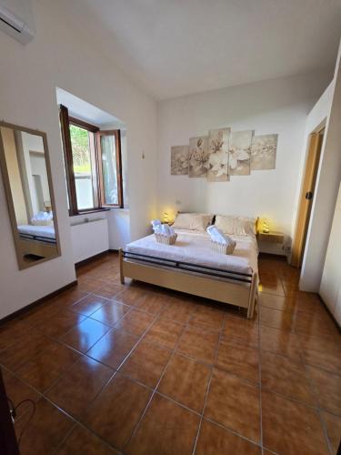 Como House | Lily Loggiadeifiori with private Patio near station, bus and swiss boarder