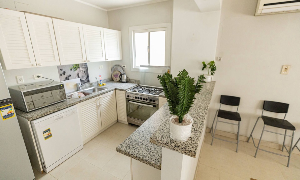 Taqseem Laselky Apartment | Lily Mint Retreat Inviting 3BR Apartment