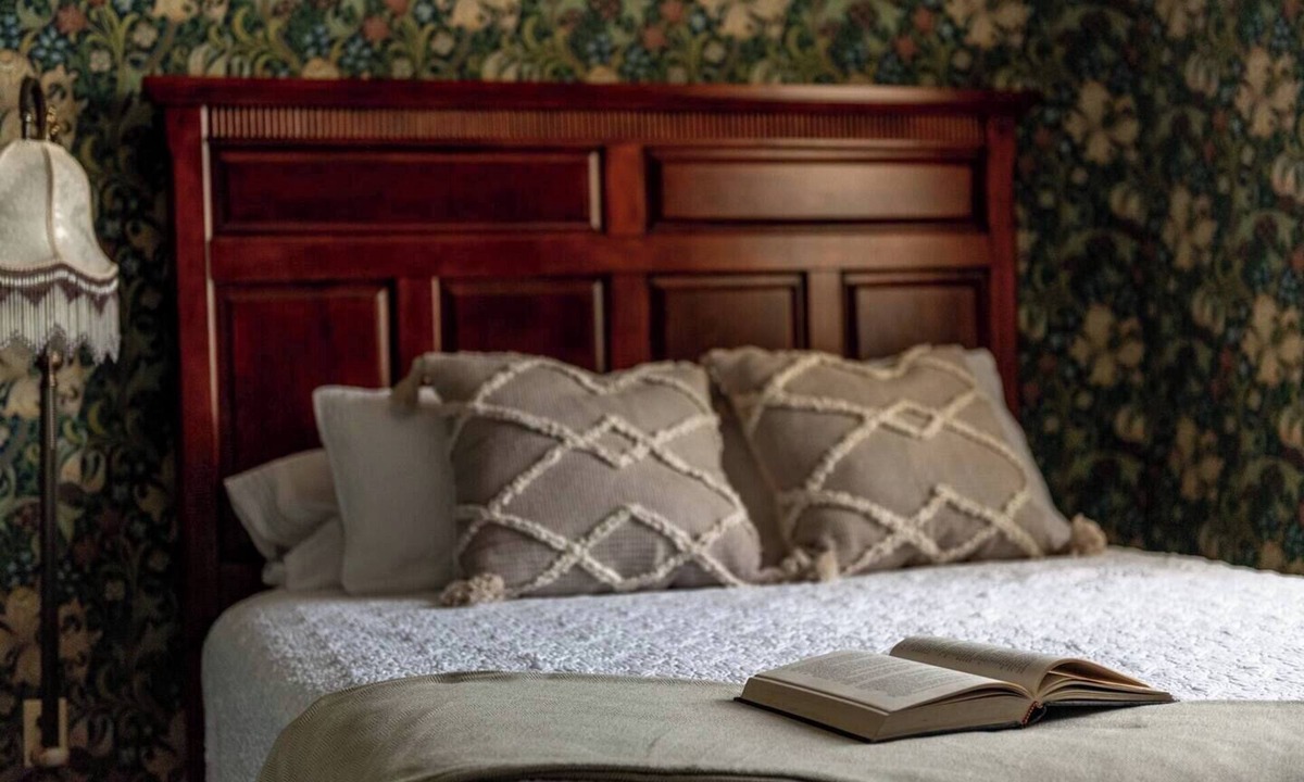 Geneseo Bed & Breakfast | Lily of the Valley Room - Big Tree Inn