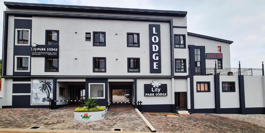 Rustenburg Hotel | LilyPark Lodge
