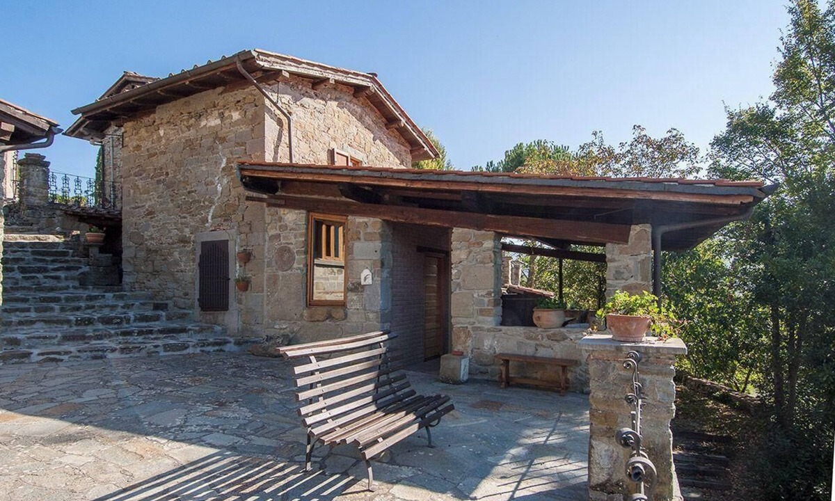 Pratovecchio Other | Lime tree house estate with shared pool