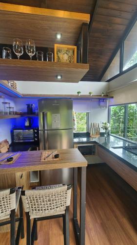 Campo Largo Ski Chalet | Linda Cabana com Vista Incrível nas Montanhas com Trilha, Cachoeira e Alexa