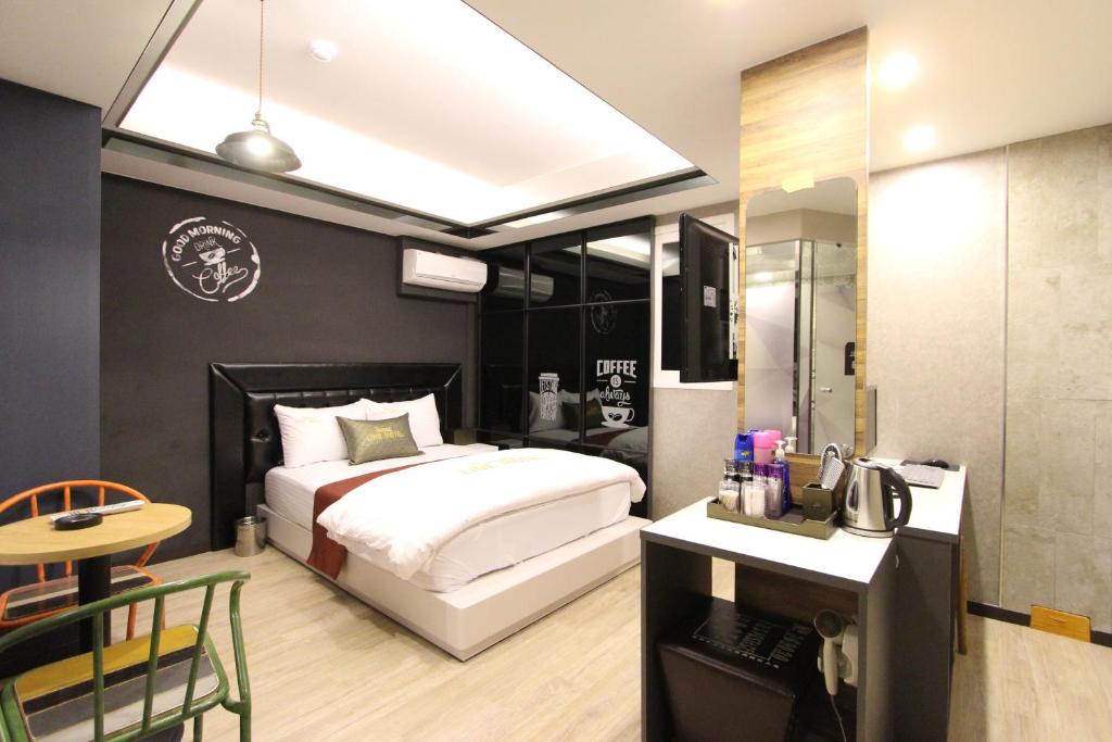 Daehyeon-dong Hotel | Line Motel