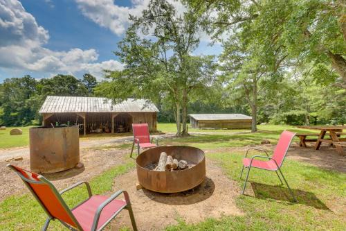 Lineville House | Lineville Homestead Retreat! Farmhouse & Cottage