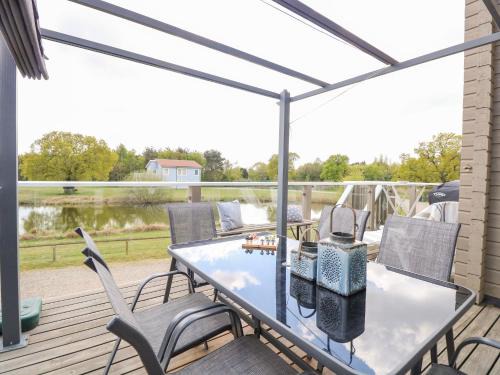 Hopton House | Links View