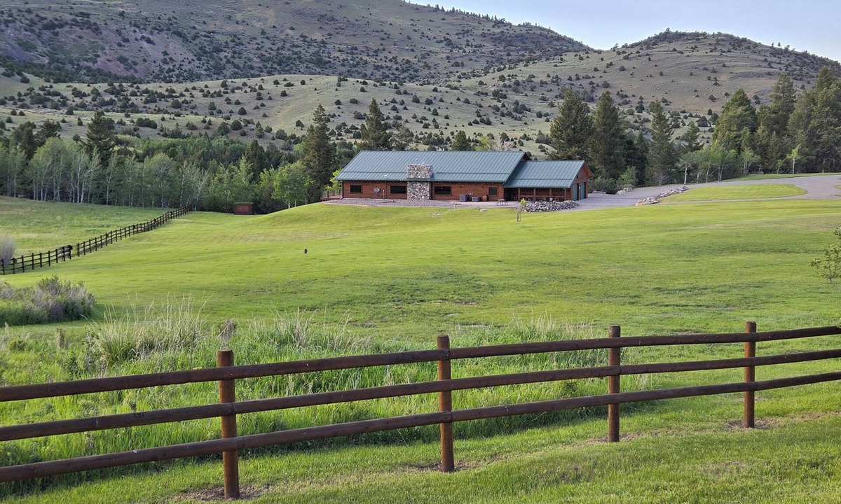 Emigrant Cabin | Lion's Ledge