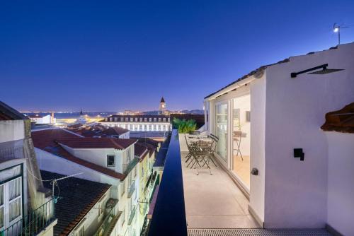 Misericordia Apartment | Lisbon Terrace&Shower River view.