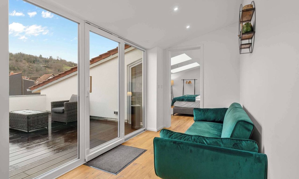 Hemsbach Apartment | LiT LiVING: Luxus |Box SprIng|Parking|Terrace|3 BR