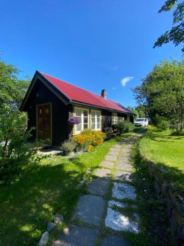 Midtsandan House | Lite hus i hagen