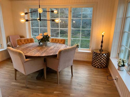 Kullavik House | Litet charmigt hus på hästgård