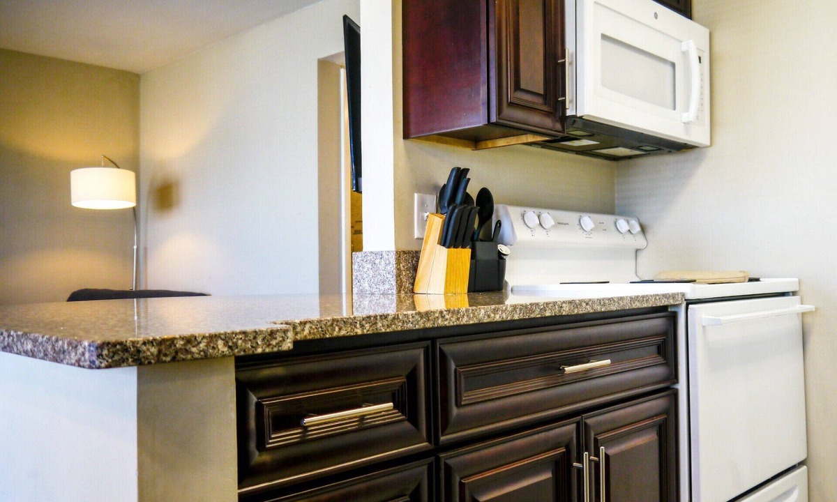 Willoughby Spit Condo | Little Bay Hideaway 2 (Monthly Rentals Available)