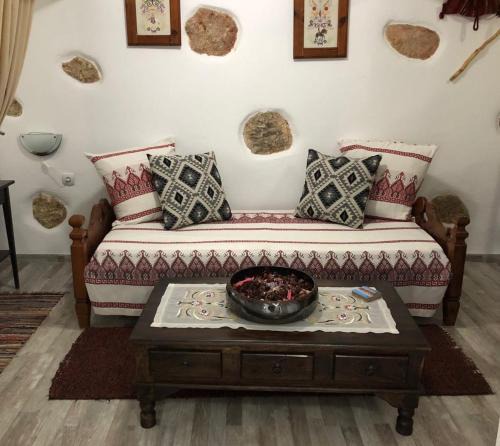 Elliniko-Argyroupoli House | Little cottage