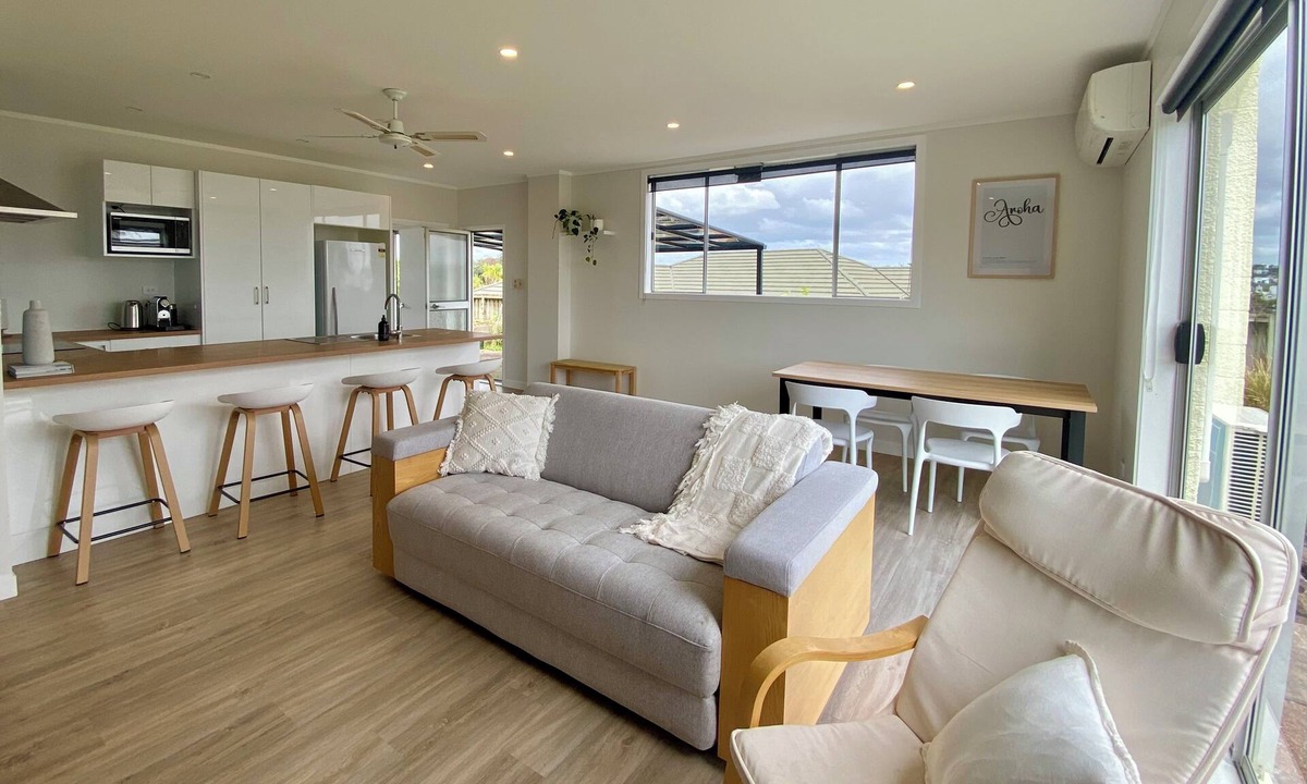 Red Beach Apartment | Little Easy Escape- Escape the Everyday for Bach, Beach & Breeze