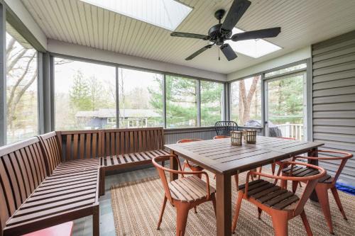 Douglas House | Little Grey Cottage - Beautifully decorated large vacation home - Walking distance to Lake Michigan!