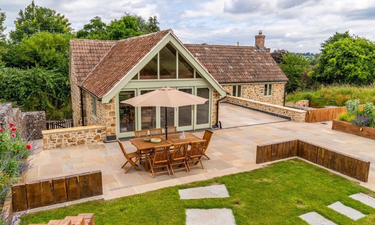Ilminster Villa | Little Hideaway - Four Bedroom Villa, Sleeps 8