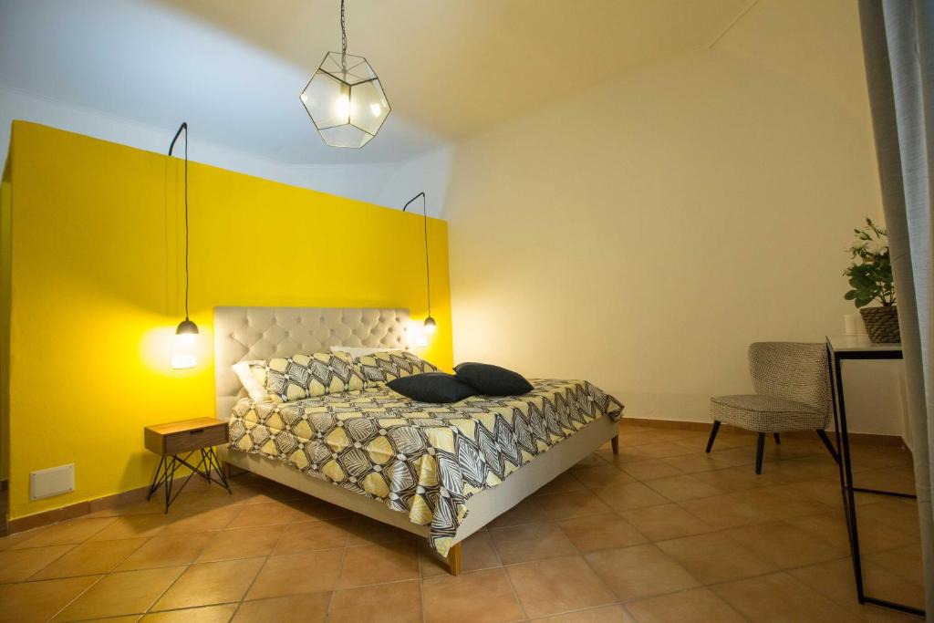 Quartieri Spagnoli Apartment | Little Hope 83 by Dimorra