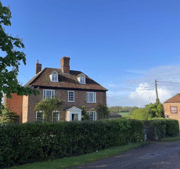 Stratfield Mortimer Bed & Breakfast | Little Park Farm Queen Anne Farmhouse & Apartments