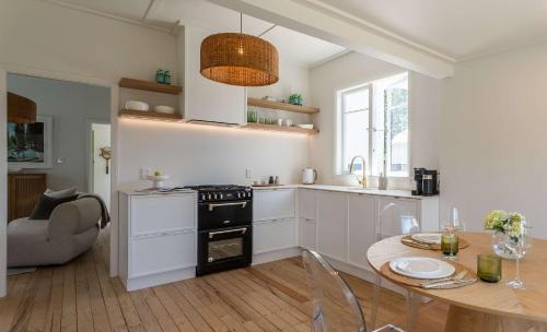 Cambridge House | Little Vogel - By Superior Stays