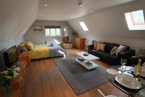 Stuppington House | Little Wisteria - Countryside views, Parking and Superking Bed