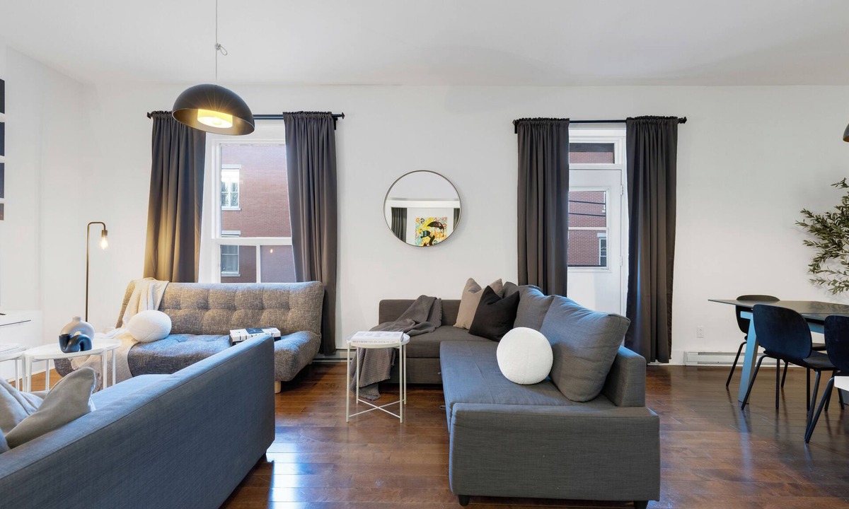 Plateau Mont Royal House | LiV MTL - Chic