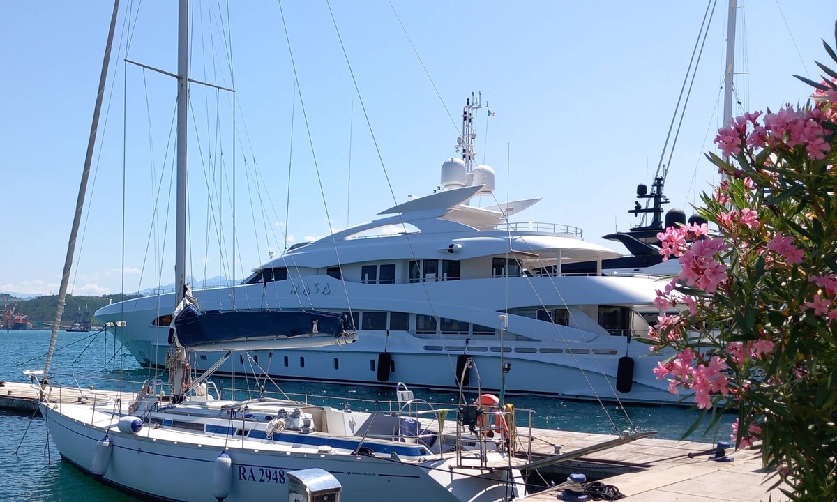 La Spezia Historic Centre Boat Rental | Live a unique experience of sleeping on a sailboat, or take a boat tour