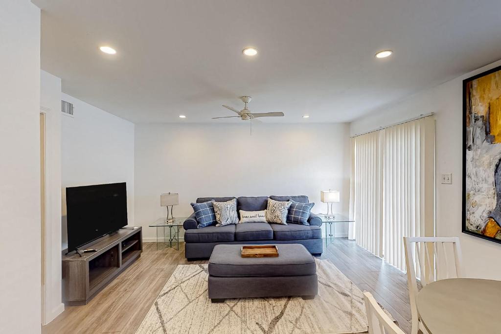 Old East Dallas Apartment | Live Oak II