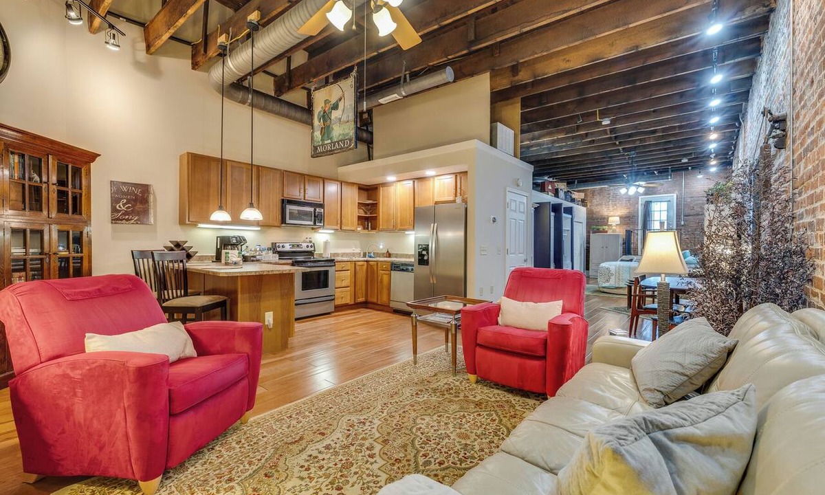Bristol Apartment | LiveLike a LocalLoft, DowntownBristol Free Parking