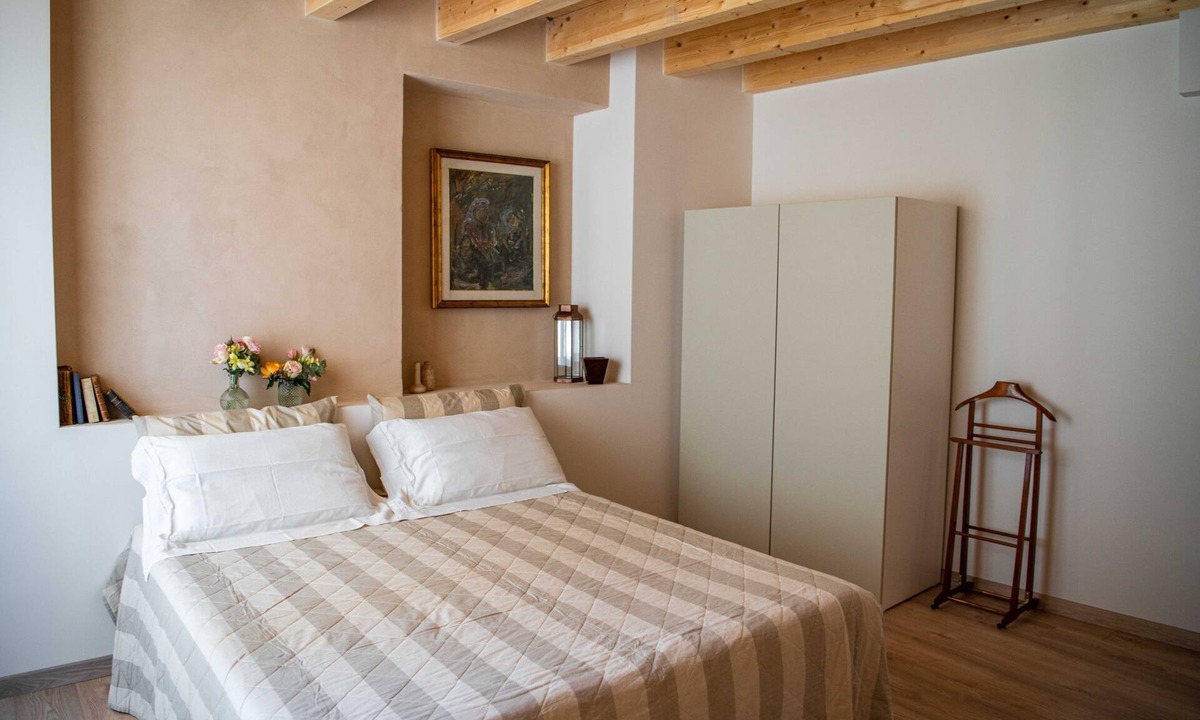 Roe Volciano Apartment | Lives