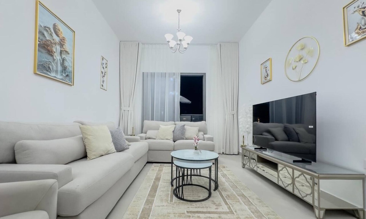 Dubai Apartment | liwan 2
