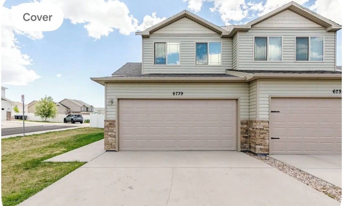 Cheyenne House | LJA Villa. 4BR Family-Friendly Townhome with Yard, AC & Coffee
