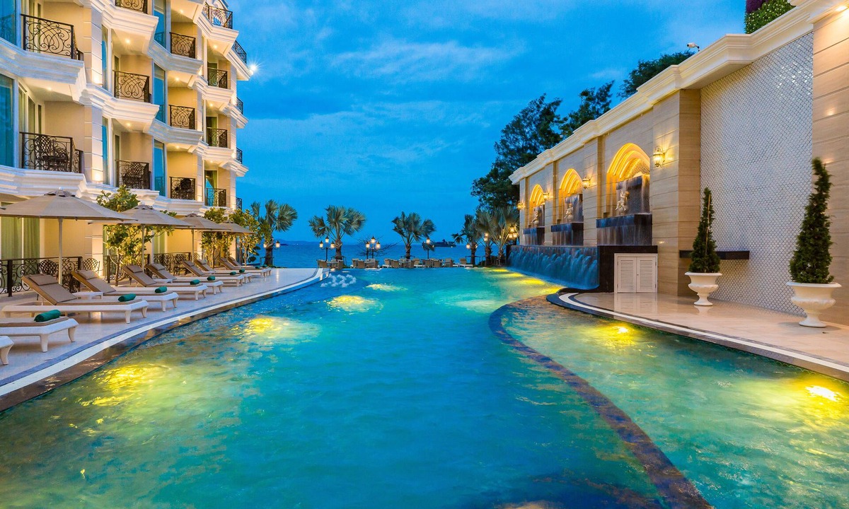 North Pattaya Hotel | LK Emerald Beach