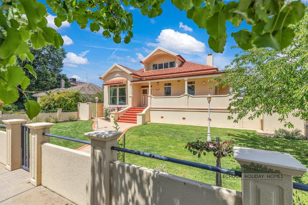 Echuca House | Llewoh on Crofton