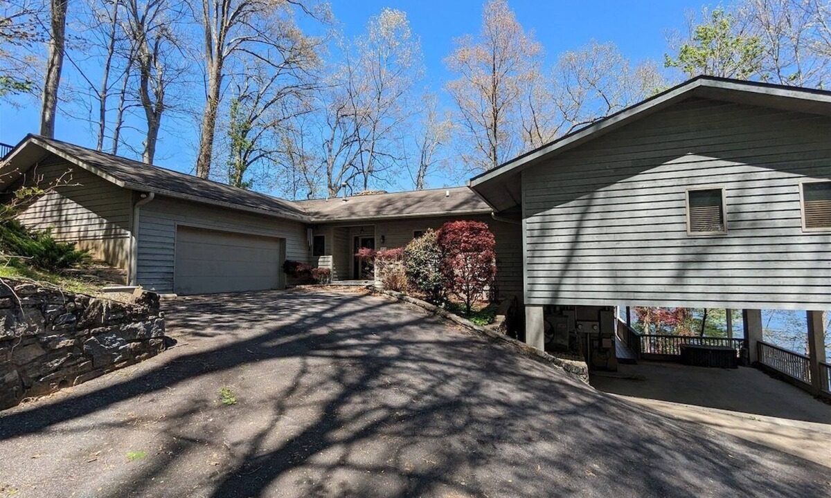 Lake Junaluska House | Llyn Blaen Upper, Lake Junaluska, Lakeside and Mou
