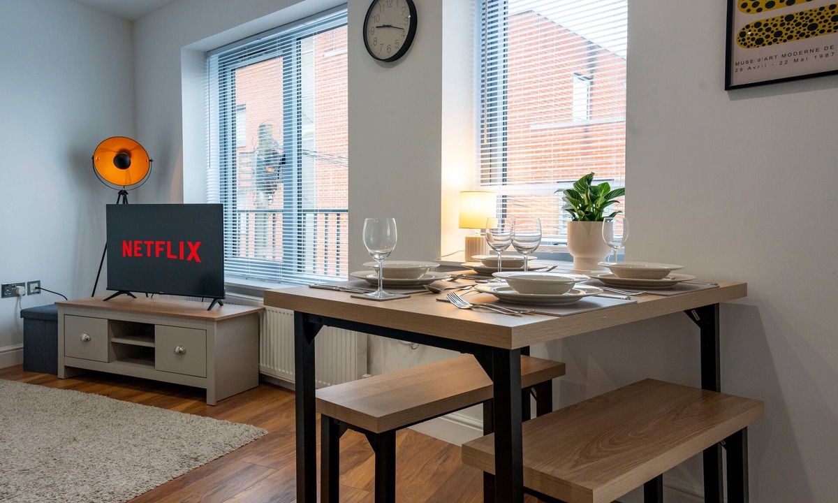 Watford Town Centre Apartment | Loates Lodge Top Floor Apartment