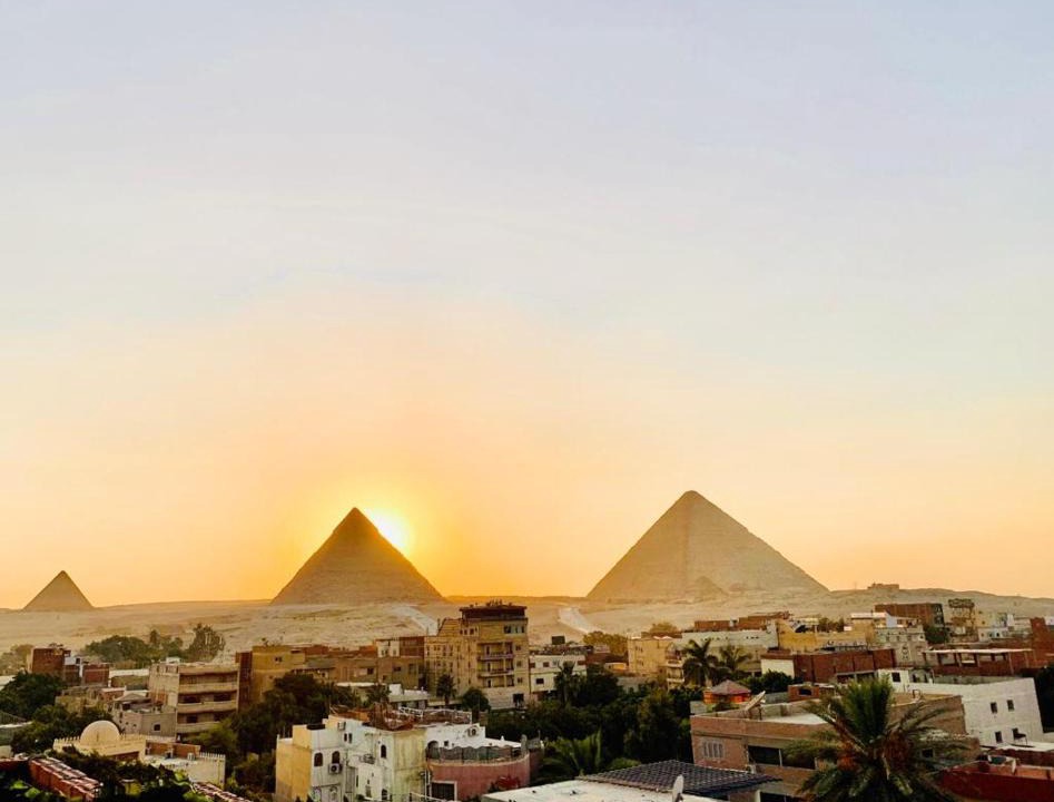 Giza House | LOAY PYRAMIDS VIEW