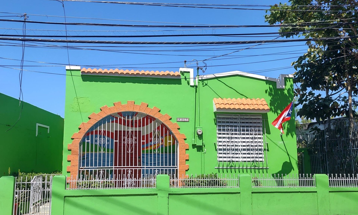 Santurce House | Local Experience! 5 Minutes to Beach; Solar + Cistern & 4 AC Units