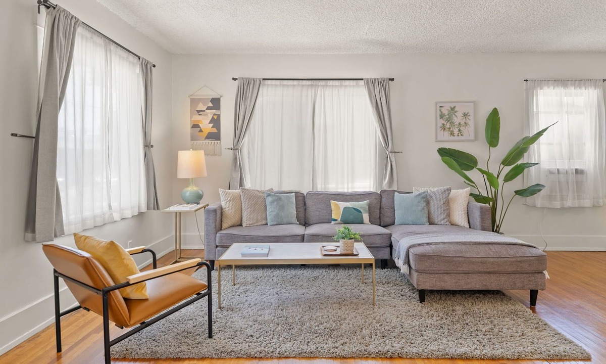 Belmont Heights House | Located in Historic Belmont Heights District - Close to CSULB, Convention Center + Beach 5 minute Drive to 2028 Olympics - Rowing, Volleyball, water Polo and Artistic Swimming 25 minutes to Disneyland 2 minute drive to Colorado Lagoon Sw