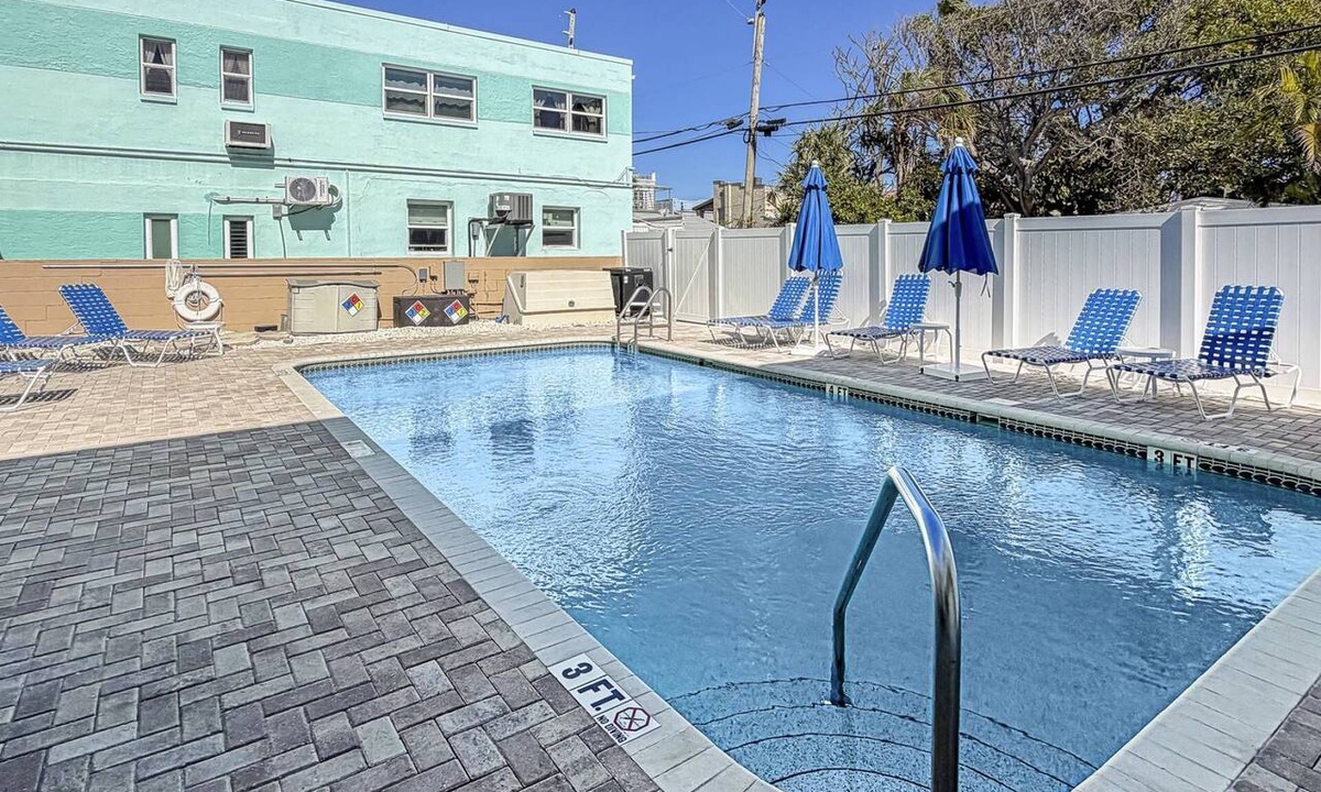 Pass-a-Grille Historic District Condo | Located on Historic Pass-A-Grille Beach. Steps to Sand, Heated Pool, Near Food and Free Parking!