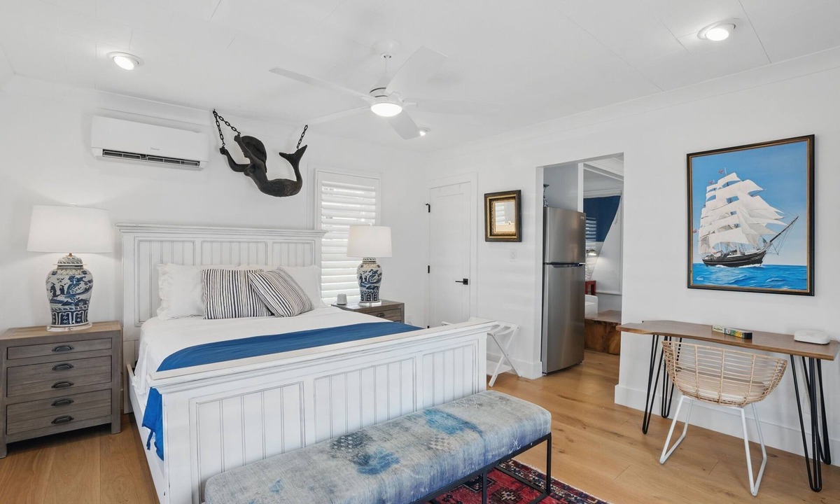 Old Naples Cottage | Location! A one bedroom cottage, 2 blocks from Gulf, and Old Naples.