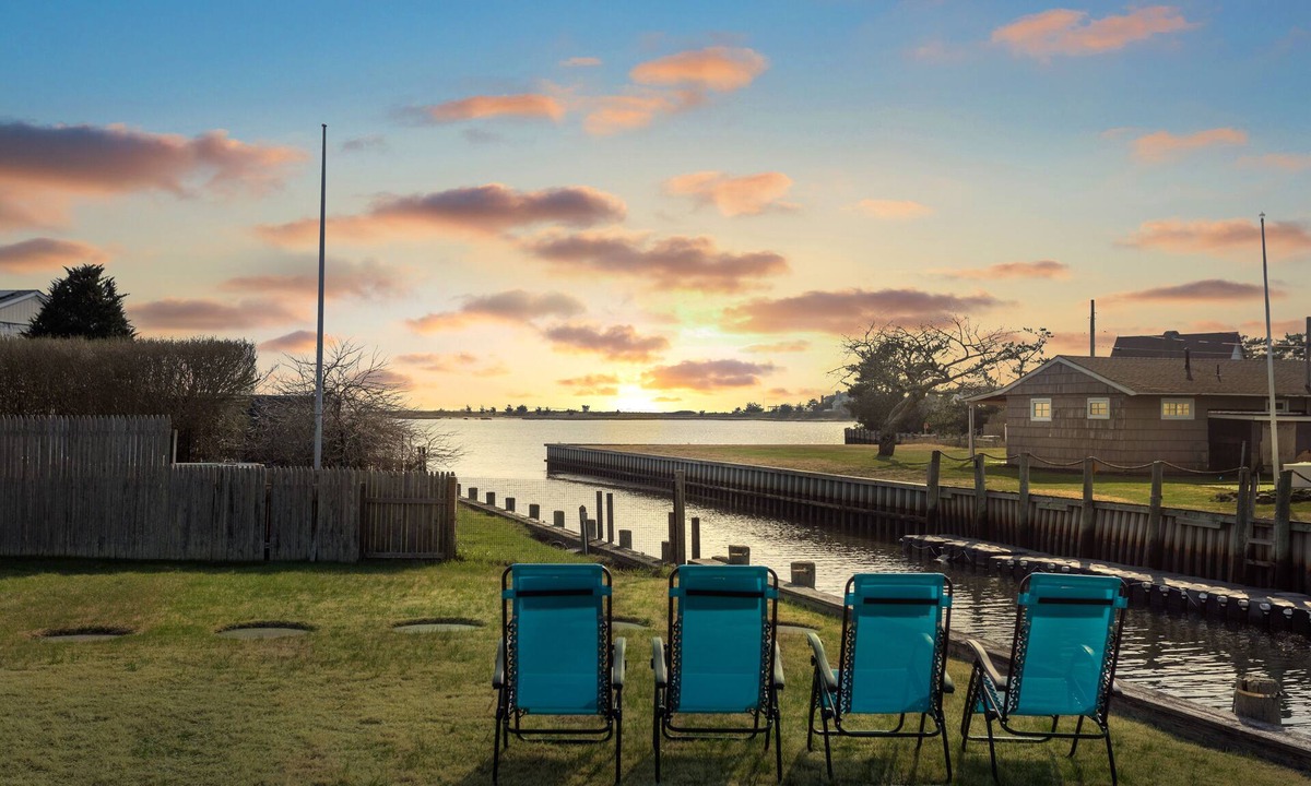 Shinnecock Hills Cottage | Location and views! Located directly on Shinnecock Bay!