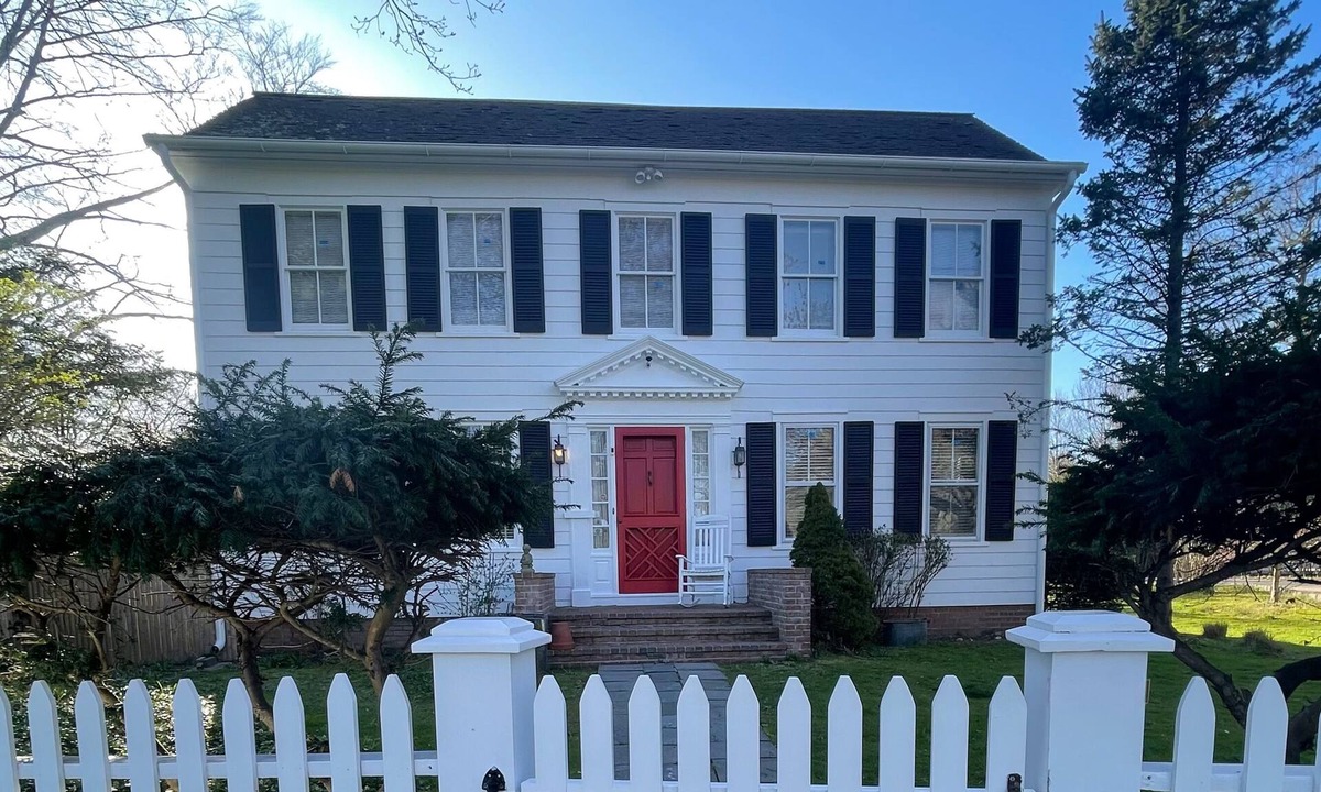 Village of East Hampton House | Location: Beautiful Farm House, Walk to Shops, Walk to Beach & Walk from Jitney!