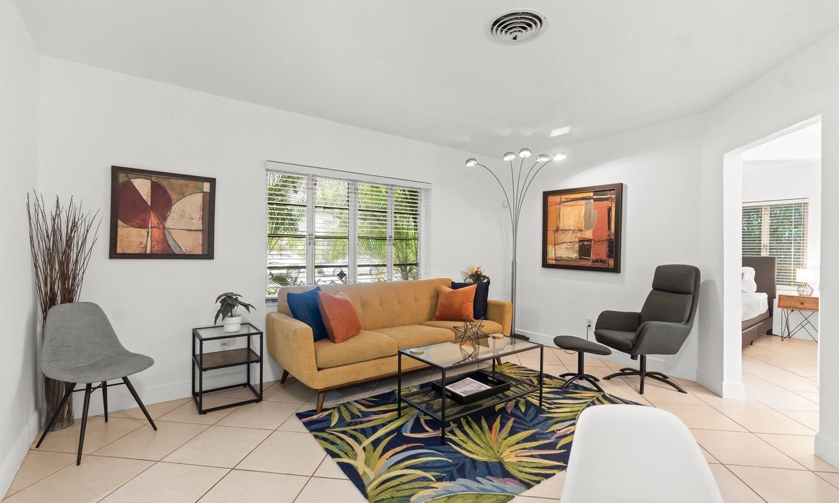 South Miami House | Location Huge yard Managed by BNR Vacation Rentals
