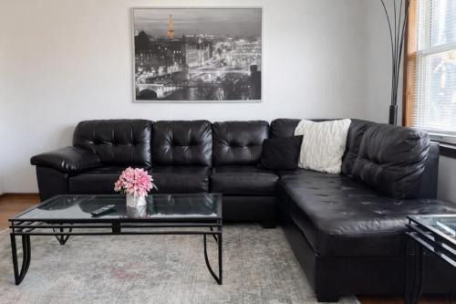Bridgeport Apartment | Location! Location! 2bd 1bth spacious apartment!