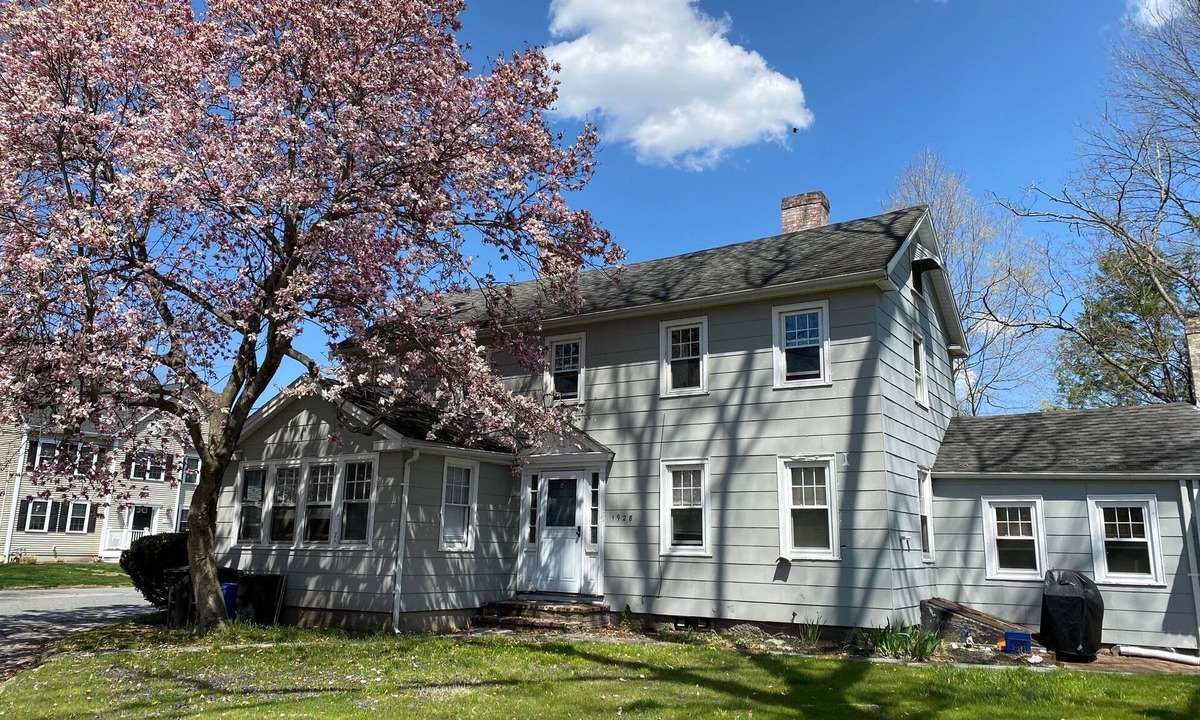South Walpole House | Location, Location, Location!n.9 mile walk to World Cup/Gillette Stadium.