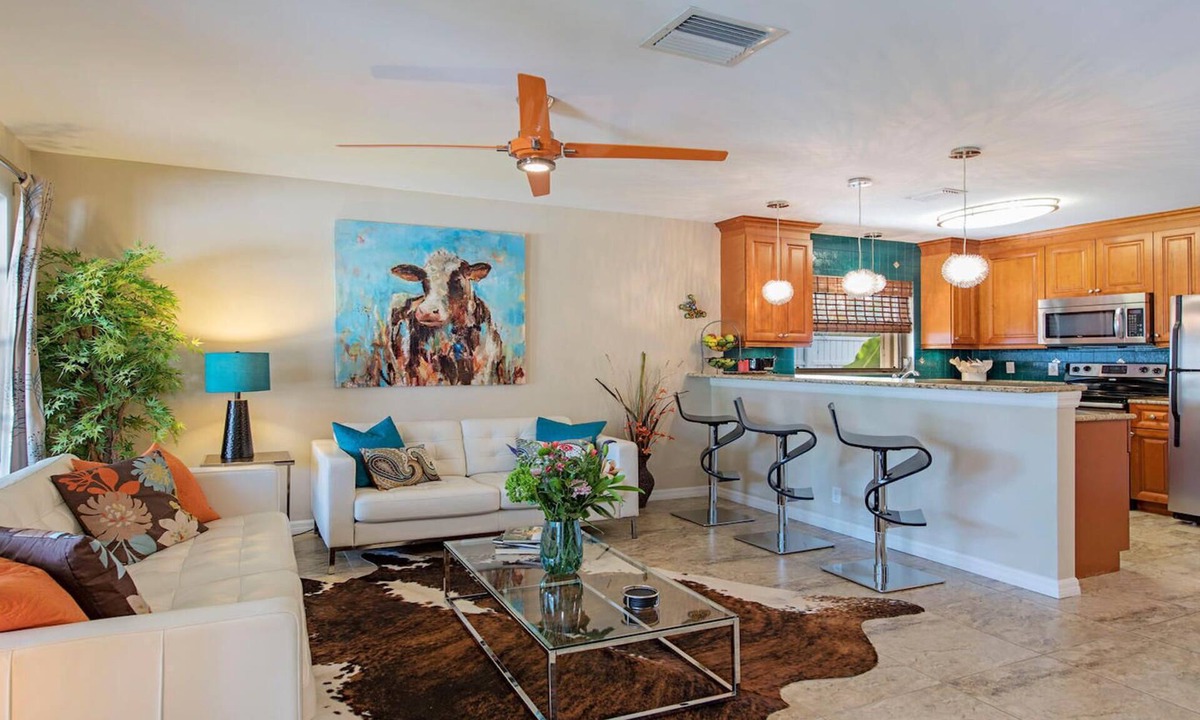 Naples Park House | LOCATION, LOCATION, LOCATION.