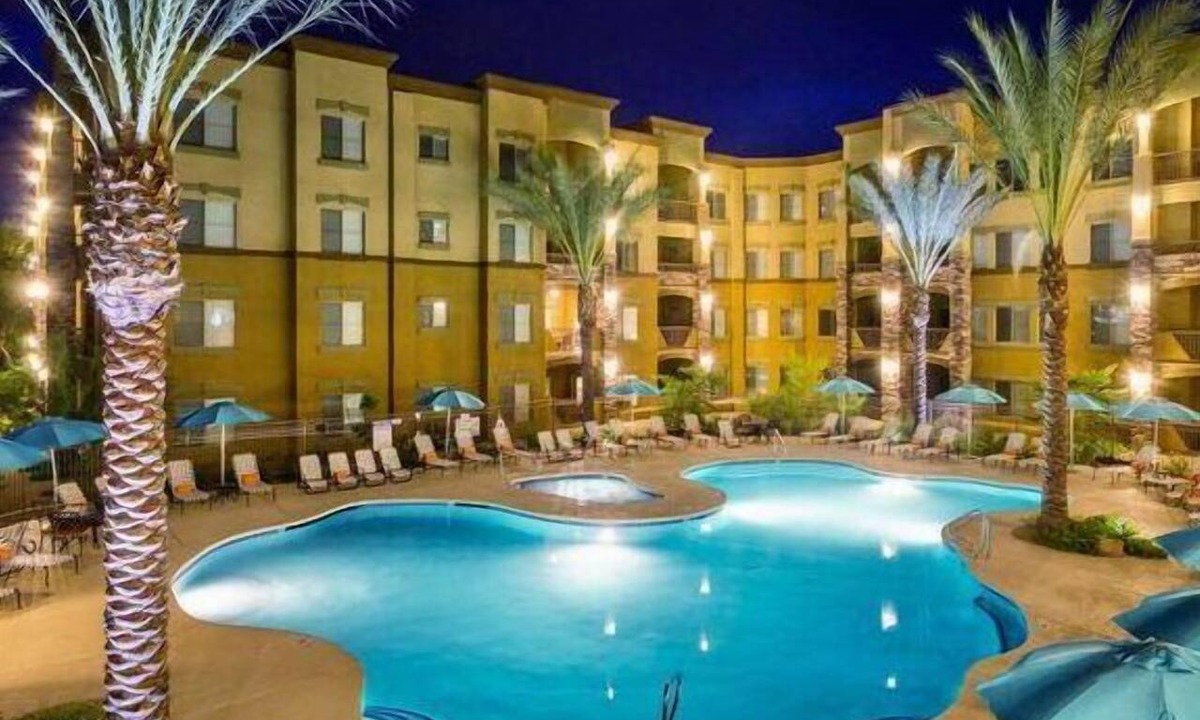 Desert Ridge Condo | Location, Luxury Amenities, Walk to everything!