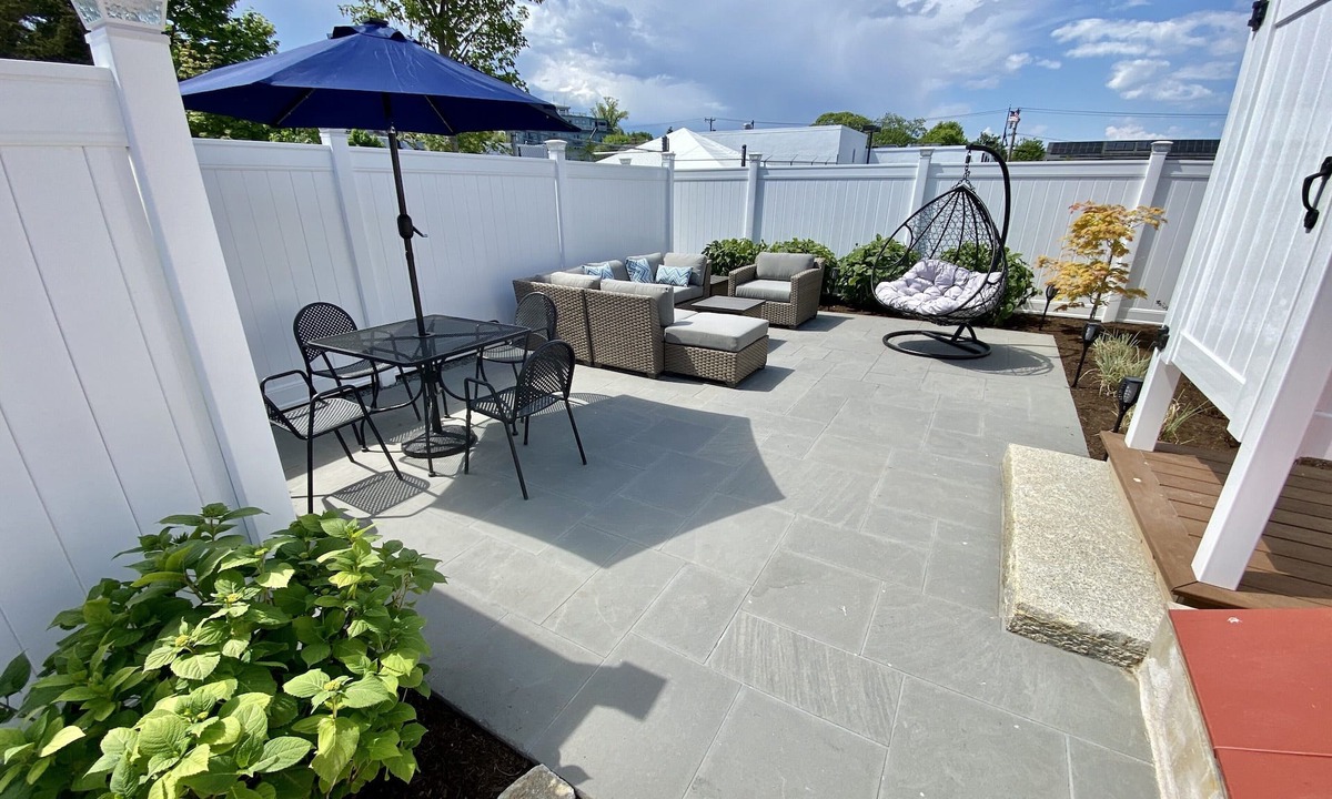 Tisbury Cottage | LOCATION & QUALITY! Right in town, freshly renovated, near everything u need!