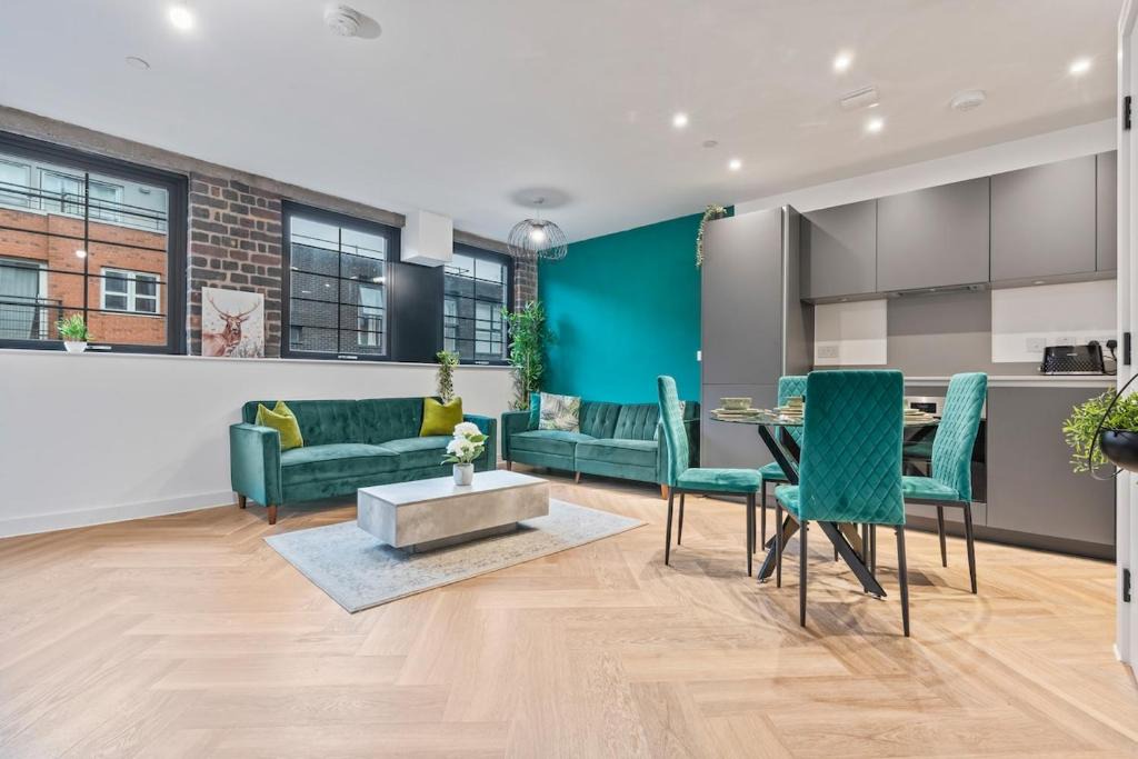 The Westside Apartment | Lockside Haven - Stylish Canal-Side Retreat