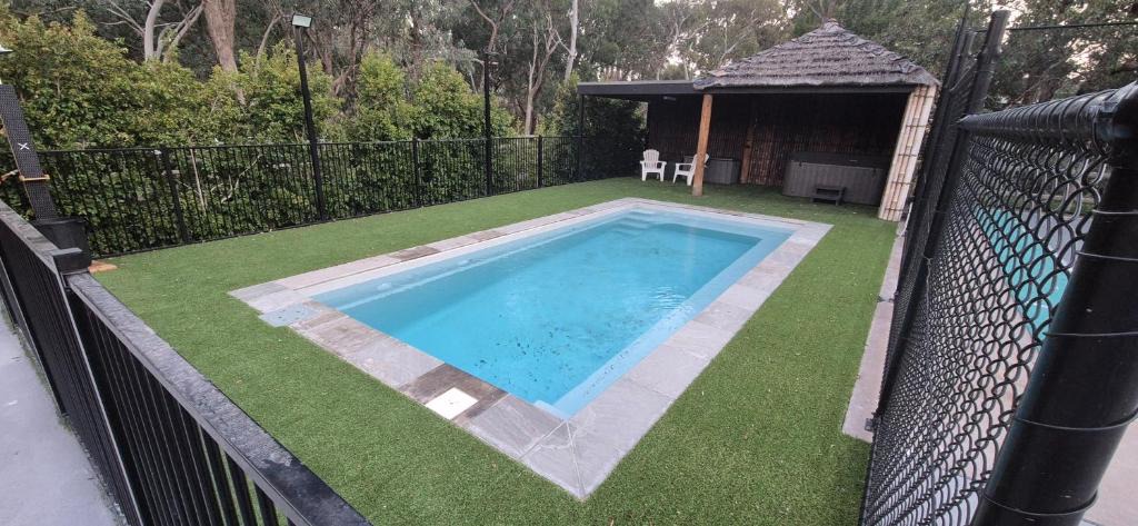 Yarrambat Resort | Lodge 1, Family Luxury Country Retreat Spa & Pool